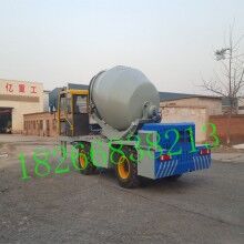 湖北赤壁帶自上料攪拌車廠家說明，1.6立方2方流動式自裝料自拌水泥罐車價格